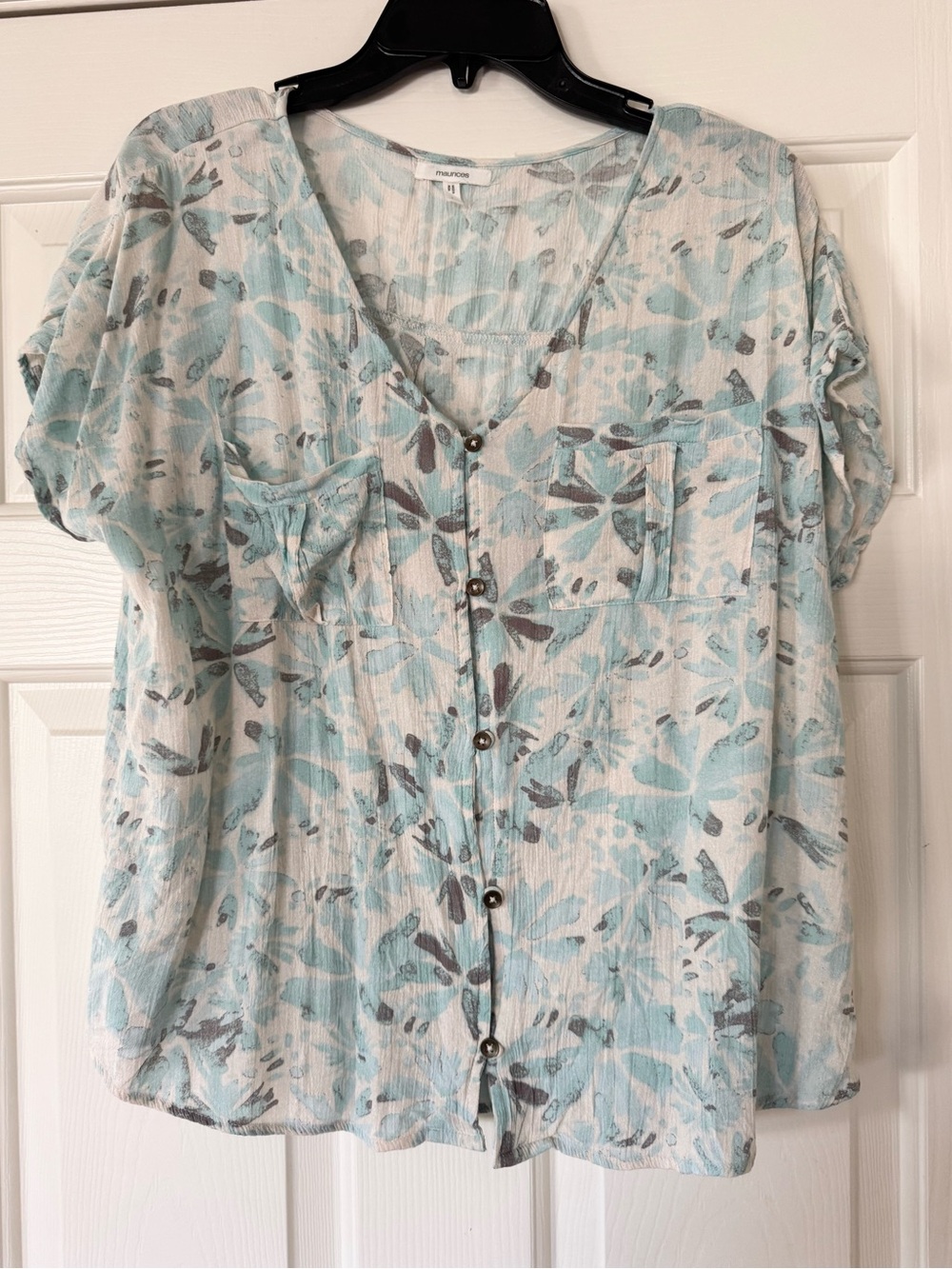 Maurices Light Blue and Gray Floral Button-Front Blouse size large